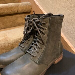 Sorel Emilie sGreen Lace-Up Combat Boots